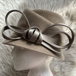 Philip Treacy London Tan Bow Fascinator Felt Rabbit Fur Hat EUC One Size